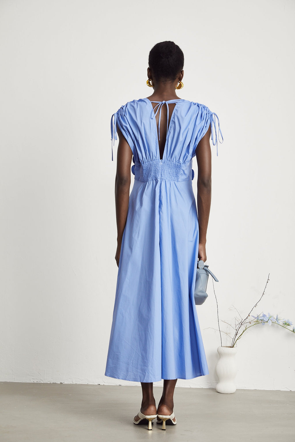 <img src="https://www.beryn-boutique.com/" 
       alt="Luxury Elegant 3D Floral Maxi Dress" 
       loading="lazy" />