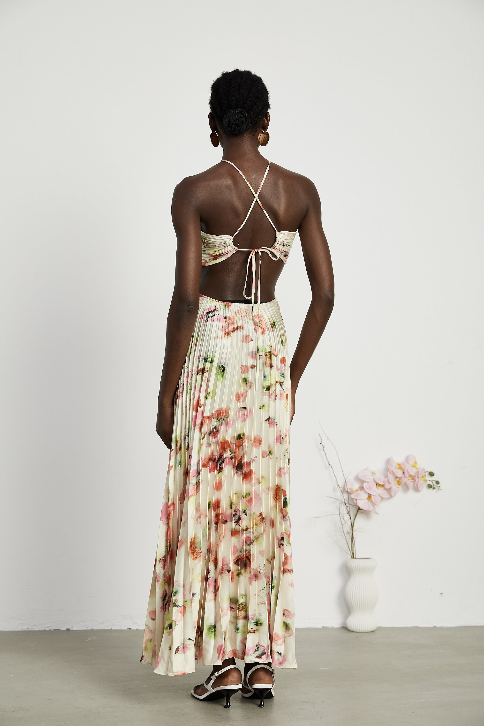 <img src="https://www.beryn-boutique.com/" 
       alt=" Floral Print Backless Midi Dress" 
       loading="lazy" />