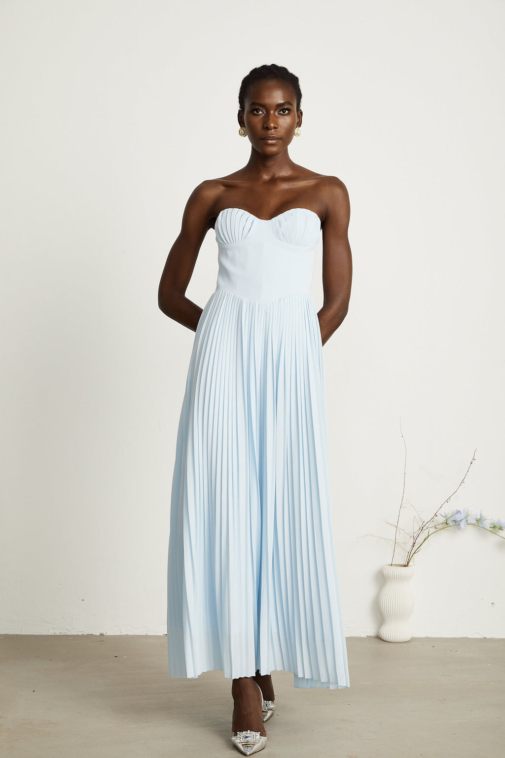 <img src="https://www.beryn-boutique.com/" 
       alt="Sky-blue Strapless Pleated Midi Dress" 
       loading="lazy" />