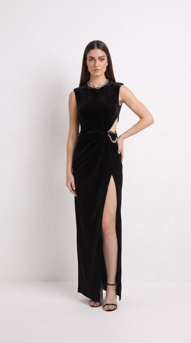 < img src="https://www.berynea.com/" 
       alt="Black Velvet Sleeveless Maxi Dress | Elegant Evening Gown Formal Party | Berynea" 
       loading="lazy" />