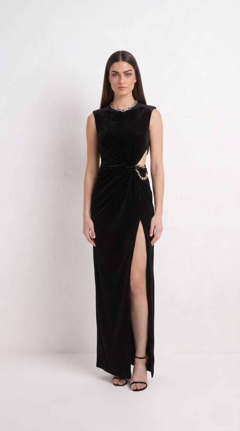 < img src="https://www.berynea.com/" 
       alt="Black Velvet Sleeveless Maxi Dress | Elegant Evening Gown Formal Party | Berynea" 
       loading="lazy" />