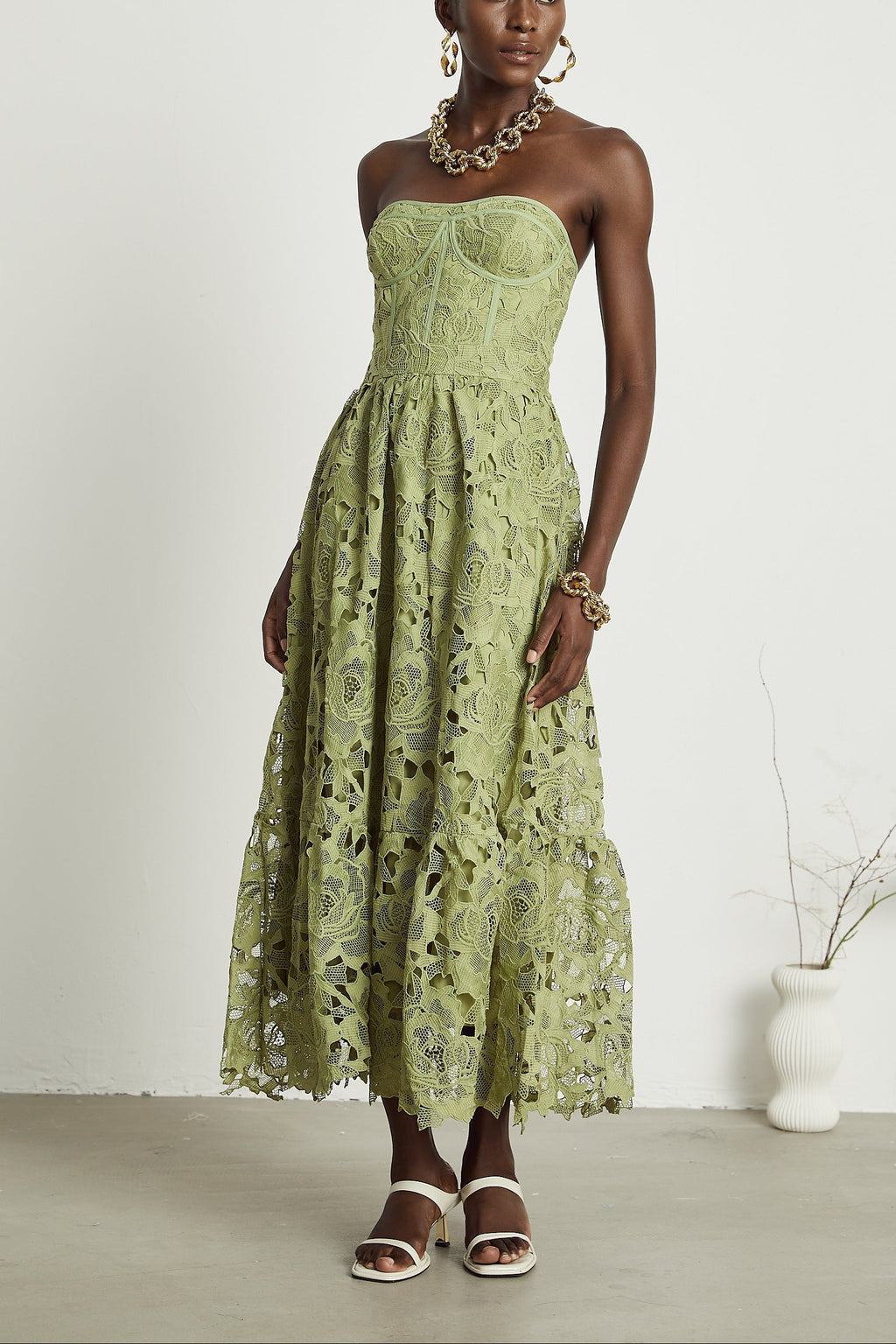 <img src="https://www.beryn-boutique.com/" 
       alt="Lace Strapless Corset Maxi Dress" 
       loading="lazy" />