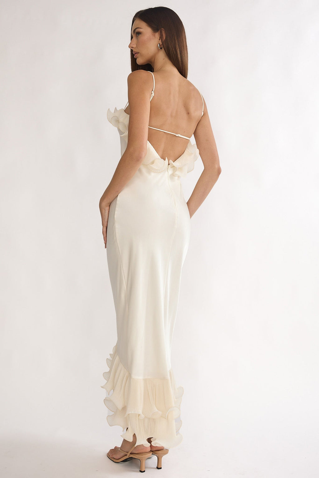 < img src="https://www.berynea.com/" 
       alt="Ivory Ruffle Trim Maxi Dress Spaghetti Gown" 
       loading="lazy" />