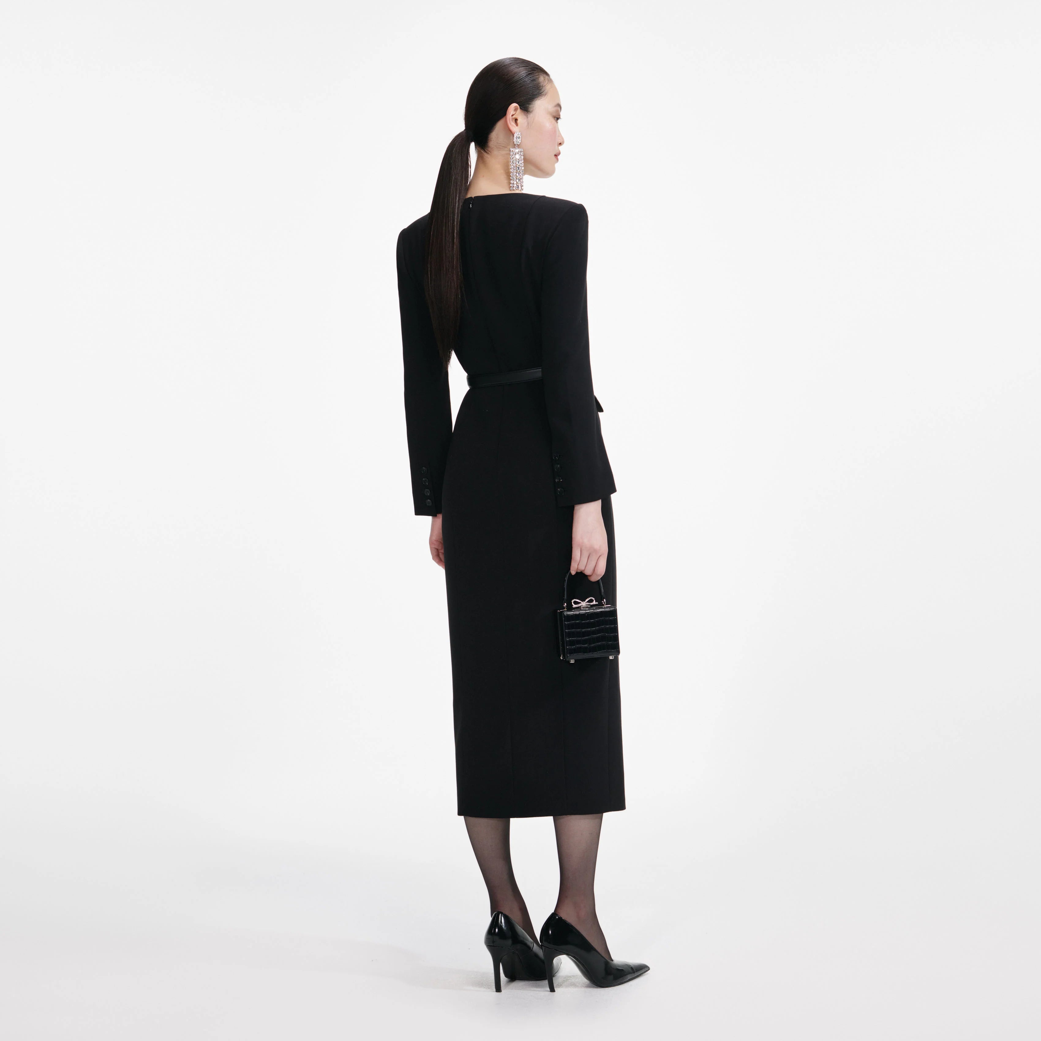 <img src="https://www.beryn-boutique.com/" 
       alt="Women's Black Long Sleeve Square Neck Midi Dress, Slim Fit Button Front Formal Dress for Bridesmaid Business Party Interview" 
       loading="lazy" />