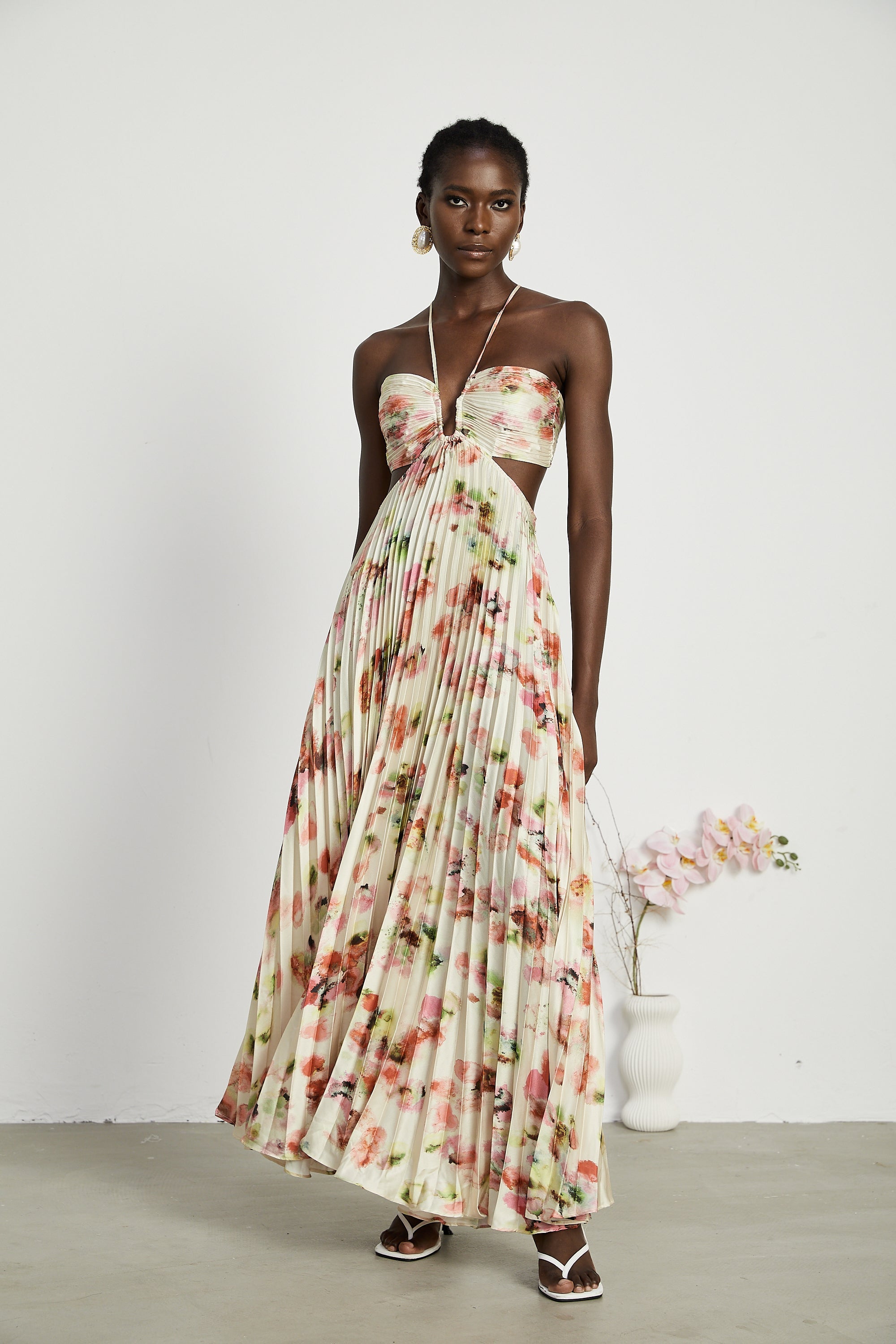 <img src="https://www.beryn-boutique.com/" 
       alt=" Floral Print Backless Midi Dress" 
       loading="lazy" />