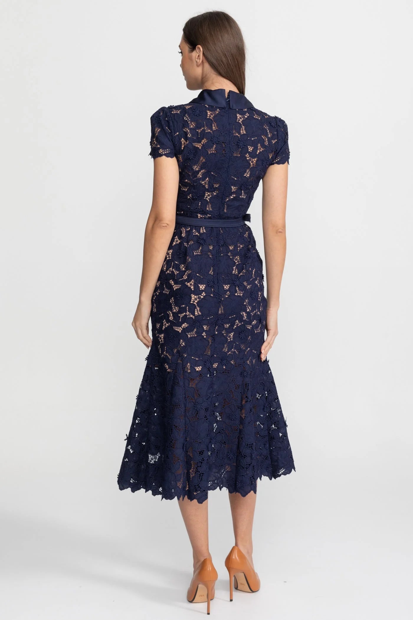 <a href="https://beryn-boutique.com/dress">
<img src="xxx.jpg" alt=<"Elegant Long Sleeve Lace Shirt Dress with Waist Belt, Classic Lapel Collar Formal Maxi Dress">
</a>

