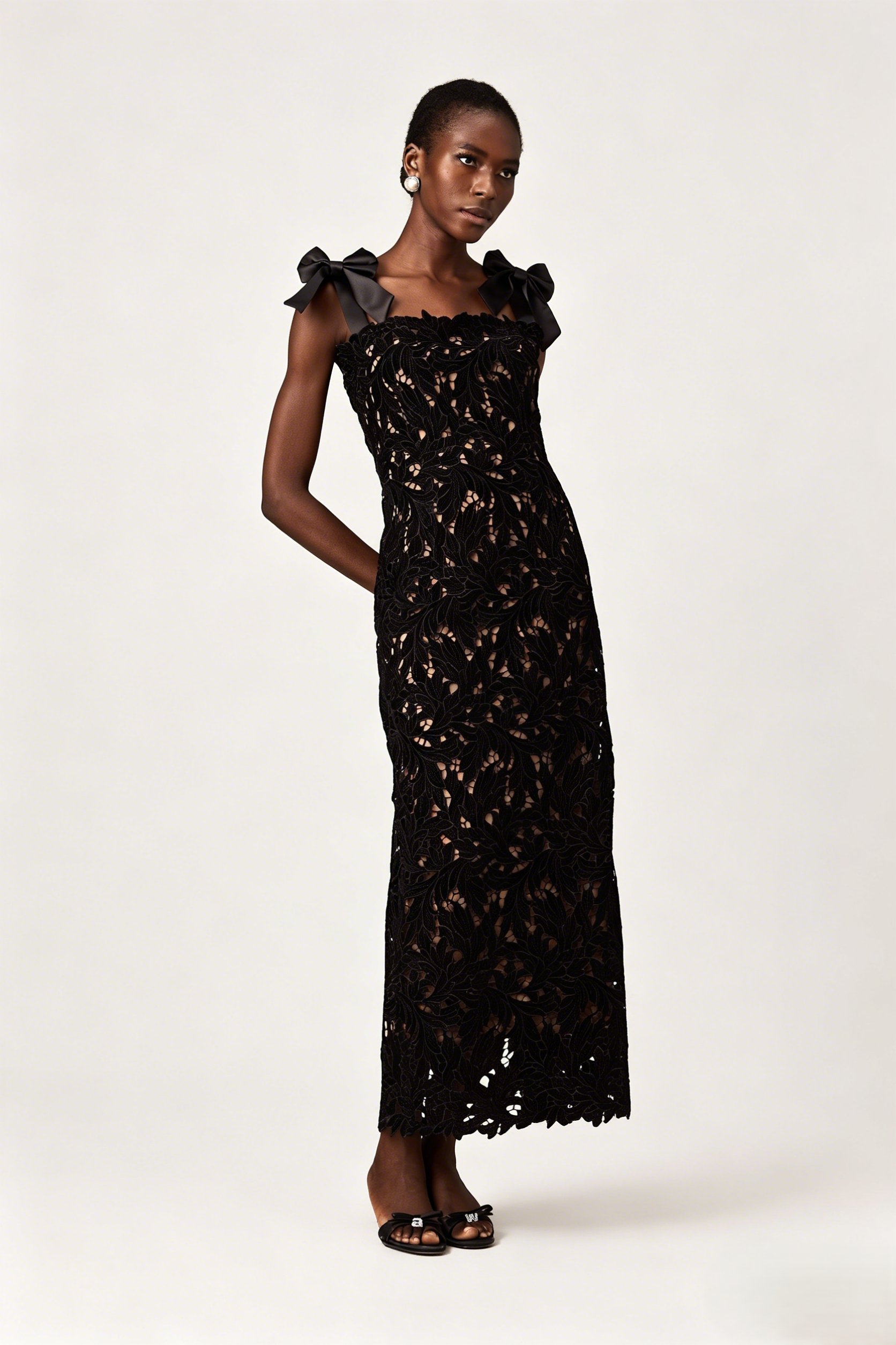 <img src="https://www.beryn-boutique.com/" 
       alt="Black Vintage Embroidered Dress" 
       loading="lazy" />
