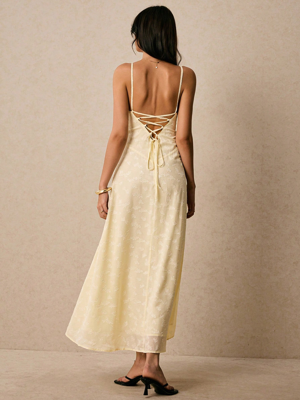 <a href="https://beryn-boutique.com/dress">
<img src="xxx.jpg" alt=<Women's Dresses Lace-Up Backless Romantic Maxi Dress">
</a>
