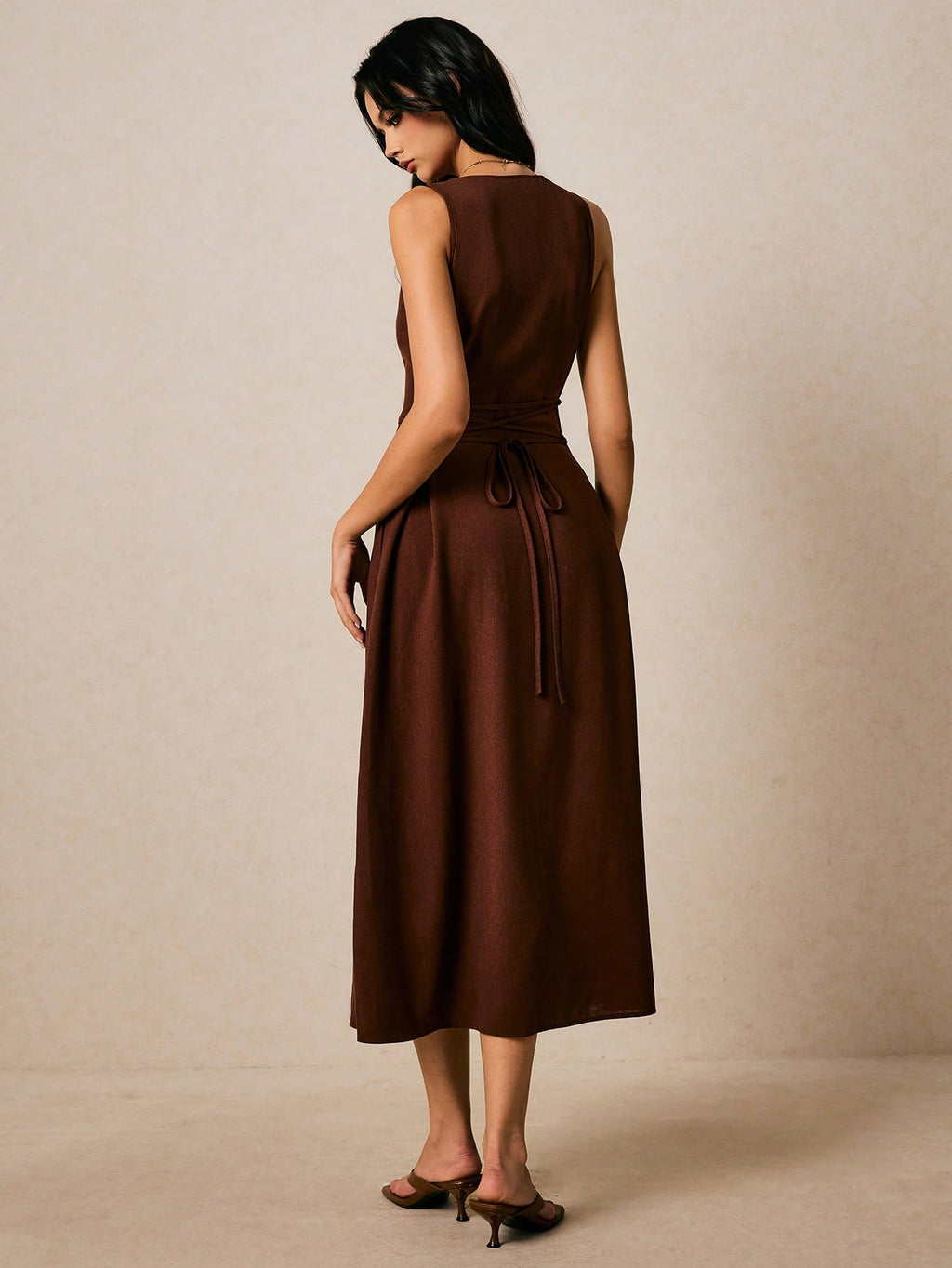 <a href="https://beryn-boutique.com/dress">
<img src="xxx.jpg" alt=<  Women's Round NecK Single-Breasted Sleeveless Brown  Dress">
</a>
