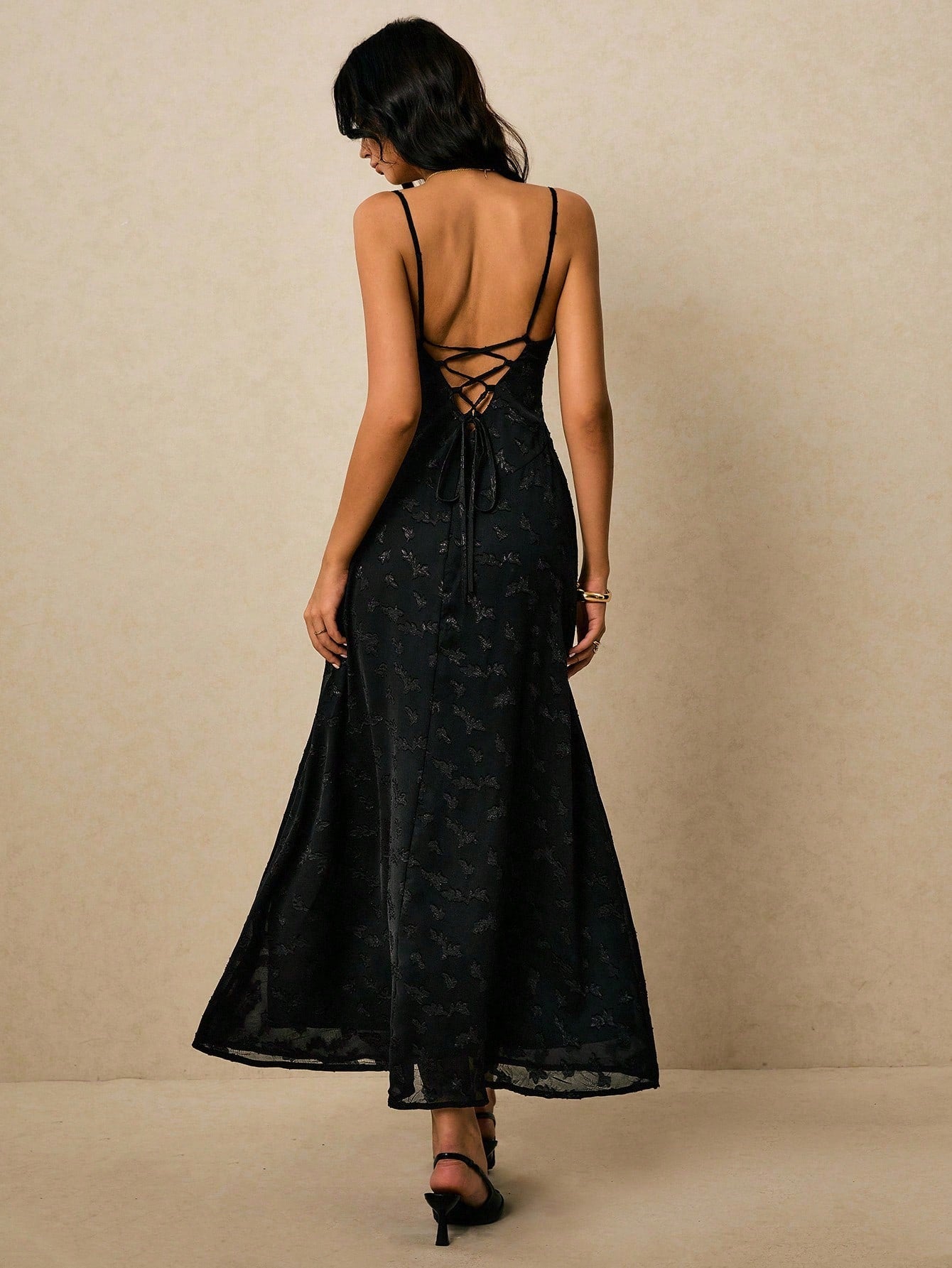 <a href="https://beryn-boutique.com/dress">
<img src="xxx.jpg" alt=<Women's Dresses Lace-Up Backless Romantic Maxi Dress">
</a>
