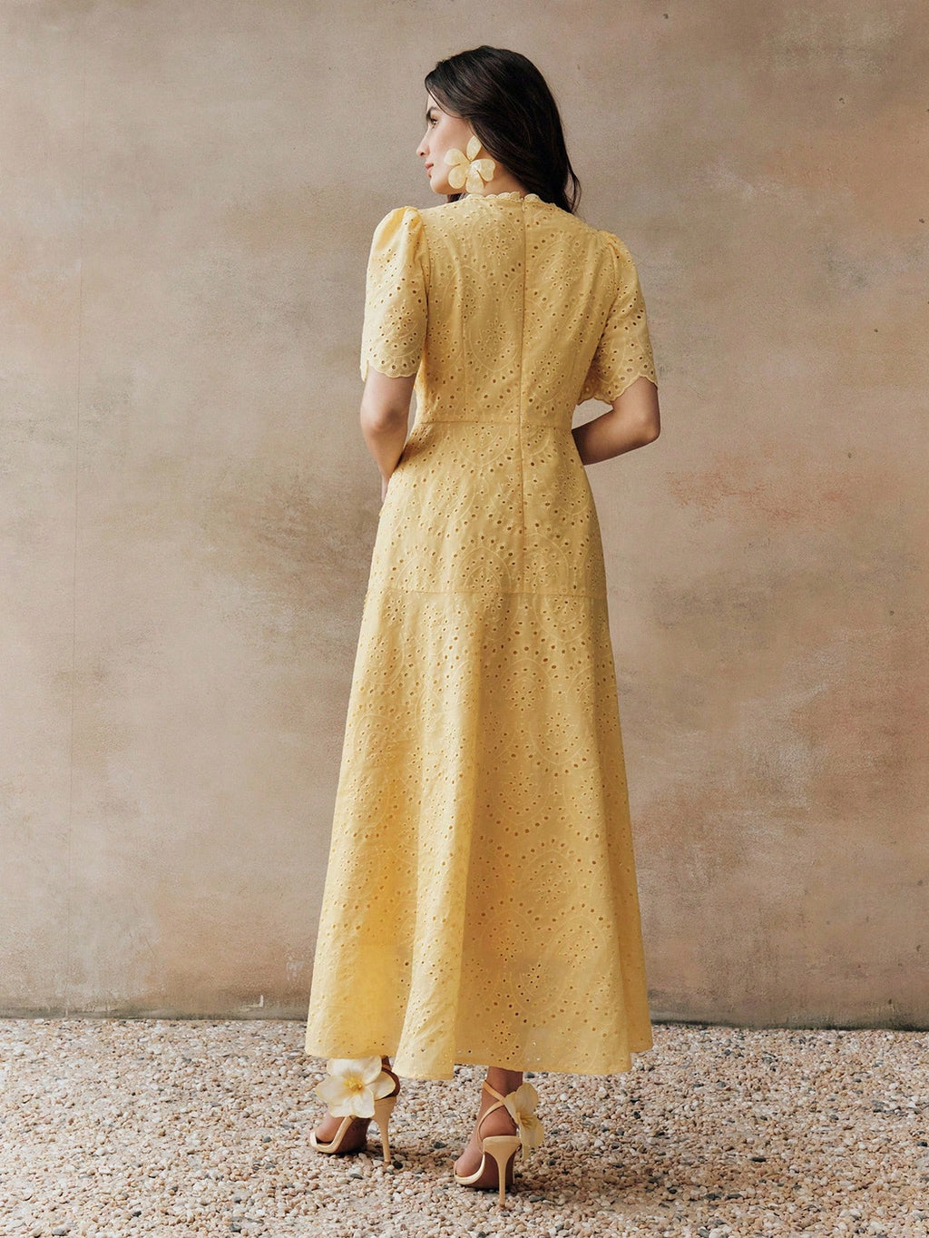 <a href="https://beryn-boutique.com/dress">
<img src="xxx.jpg" alt=<"Elegant Yellow Eyelet Lace Midi Dress for Women, Puff Sleeve Embroidered Cotton Boho Summer Maxi Dress">
</a>
