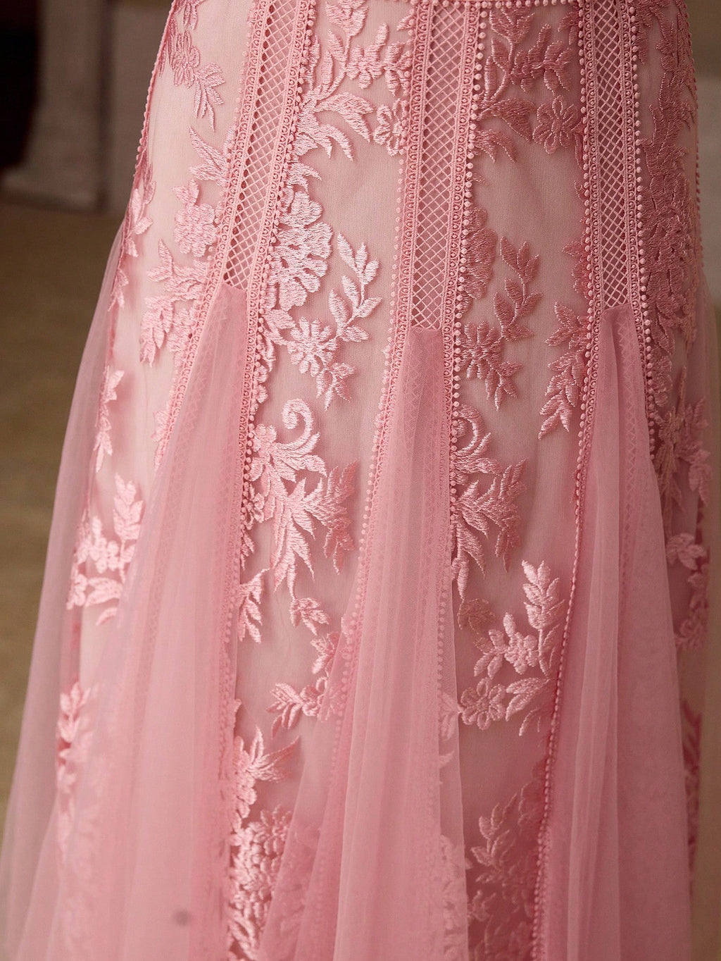 <a href="https://beryl-boutique.com/dress">
<img src="xxx.jpg" alt="MOTF PREMIUM WOMEN'S LACE EMBROIDERED SPLICE FLORAL TRIM ELEGANT SLEEVELESS MIDI DRESS, SUITABLE FOR DATES, SPRING/SUMMER">
</a>
