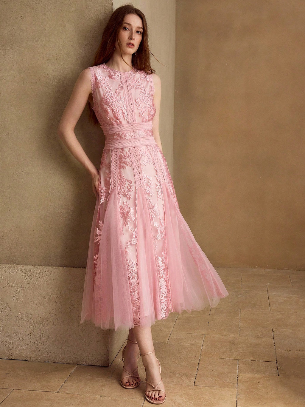 <a href="https://beryl-boutique.com/dress">
<img src="xxx.jpg" alt="MOTF PREMIUM WOMEN'S LACE EMBROIDERED SPLICE FLORAL TRIM ELEGANT SLEEVELESS MIDI DRESS, SUITABLE FOR DATES, SPRING/SUMMER">
</a>
