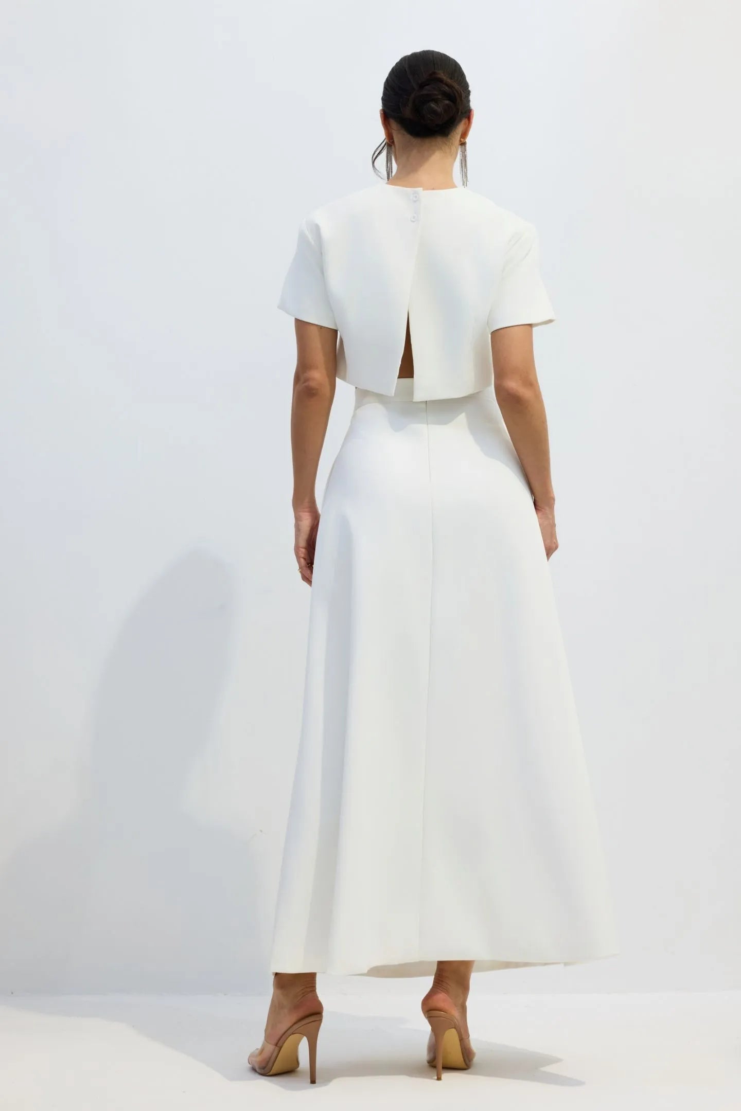 <img src="https://www.beryn-boutique.com/" 
       alt="White Two-Piece Set with 3D Floral Embroidery" 
       loading="lazy" />