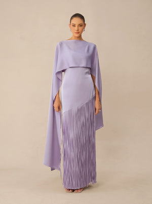 Elegantes altrosa Maxikleid mit Cape und Fransen