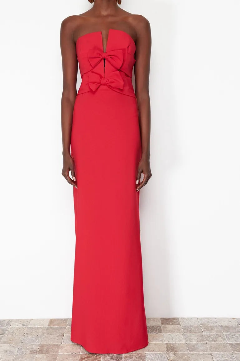 <img src="https://www.beryn-boutique.com/" 
       alt="Strapless Red Bow Mermaid Gown" 
       loading="lazy" />