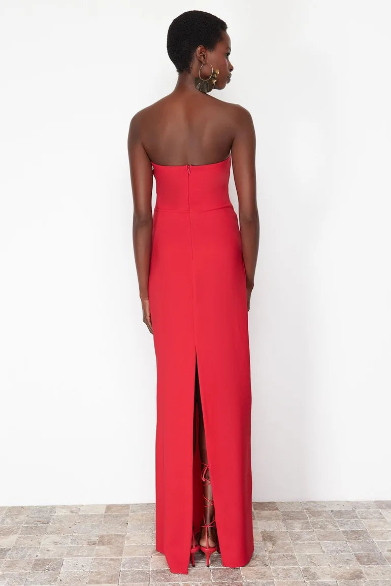 <img src="https://www.beryn-boutique.com/" 
       alt="Strapless Red Bow Mermaid Gown" 
       loading="lazy" />