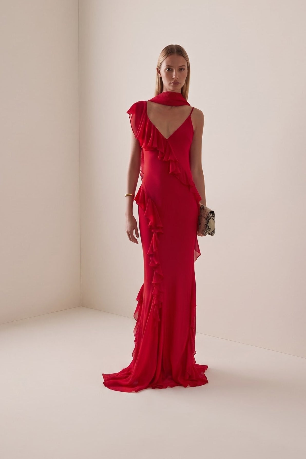 Rotes Maxikleid mit Neckholder und Rüschendetail