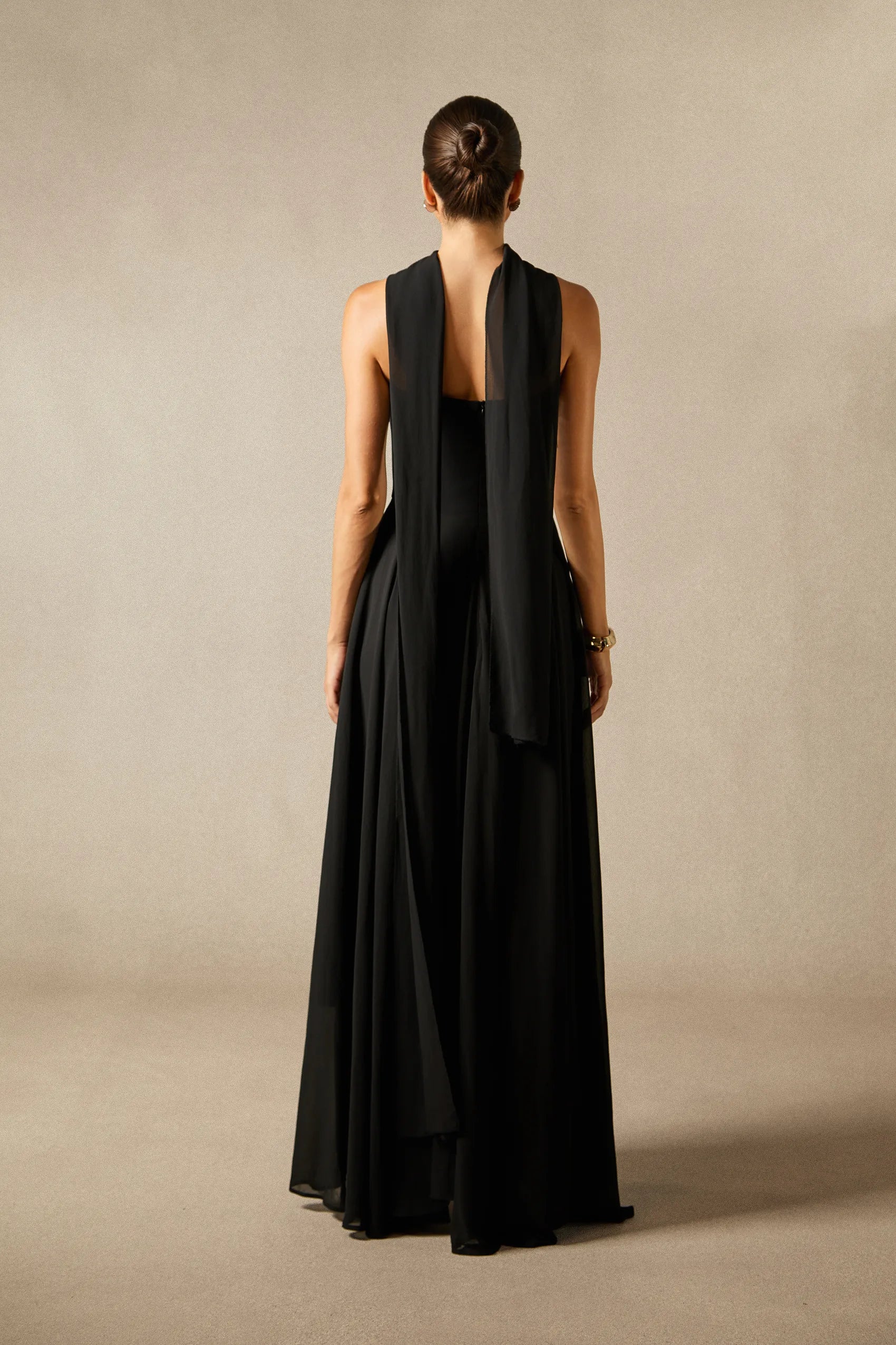 <img src="https://www.beryn-boutique.com/" 
       alt="Black Strapless Maxi Gown" 
       loading="lazy" />