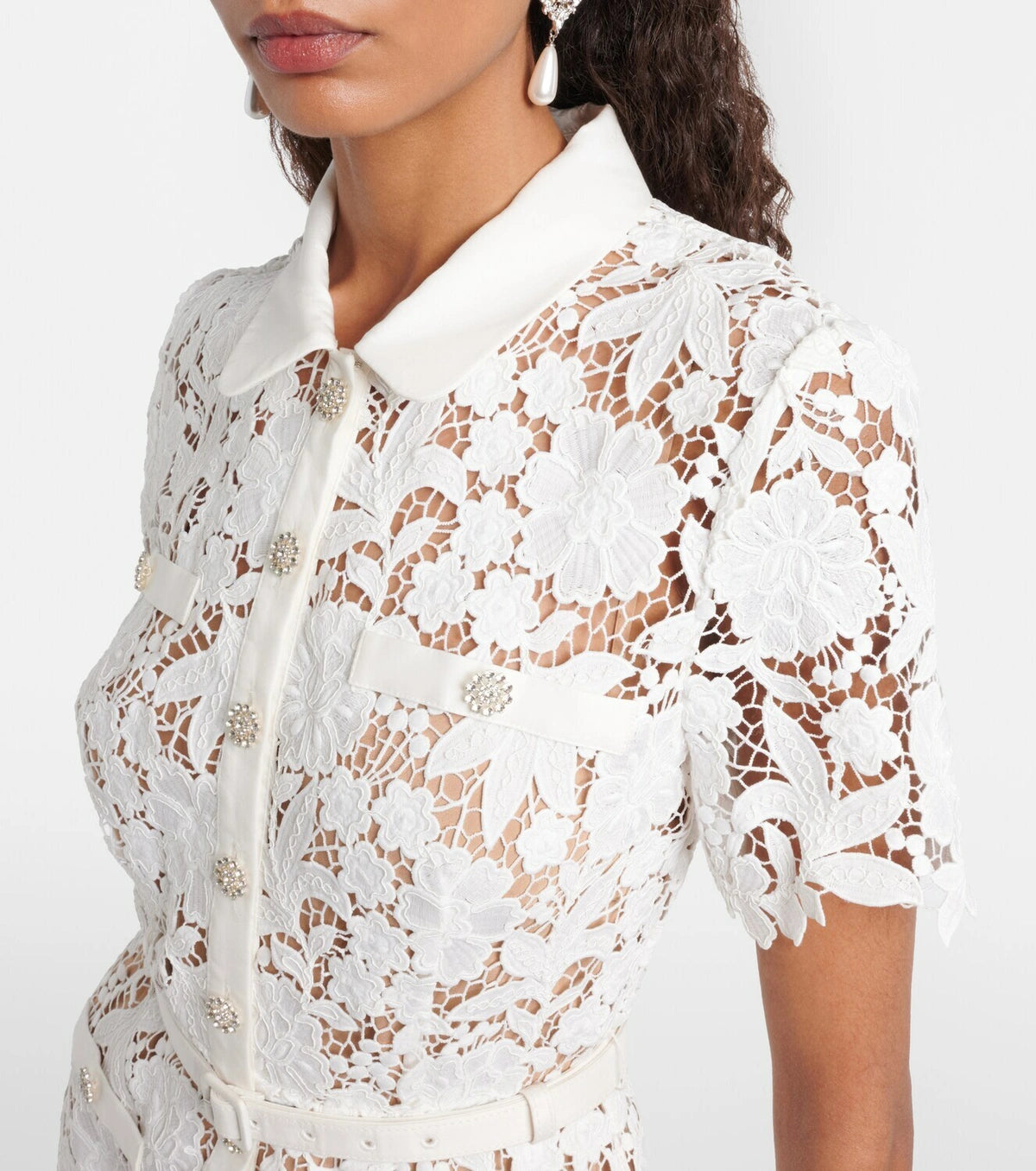 <a href="https://beryn-boutique.com/dress">
<img src="xxx.jpg" alt="Elegant Long Sleeve Lace Shirt Dress with Waist Belt, Classic Lapel Collar Formal Maxi Dress">
</a>
