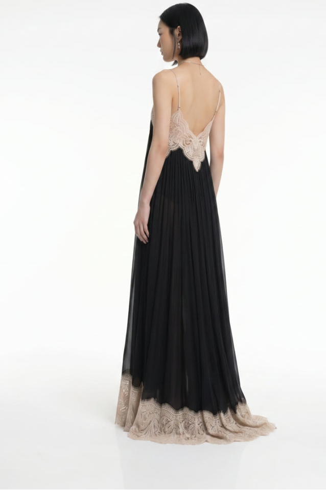 
< img src="https://www.berynea.com/" 
       alt="Women's Black Lace Trim Chiffon Maxi Dress – Deep V Neck Spaghetti Strap Elegant Evening Dress" 
       loading="lazy" />