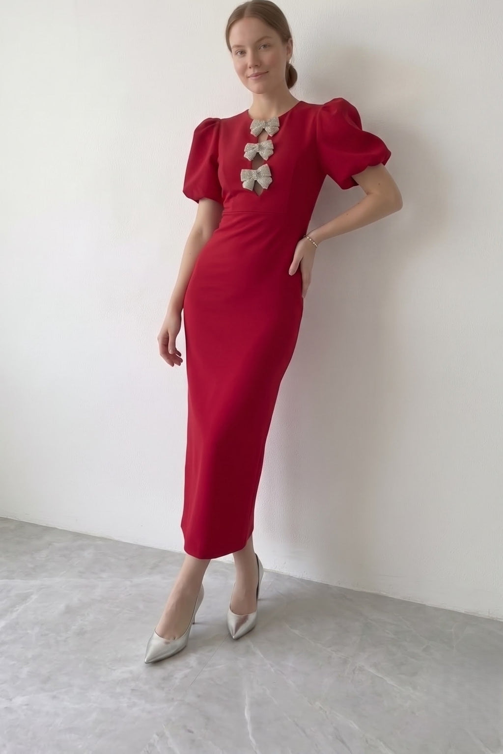 
< img src="https://www.berynea.com/" 
       alt="Red Bow Cutout Bodycon Midi Dress | Puff Sleeve Elegant Party Dress" 
       loading="lazy" />