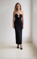 
< img src="https://www.berynea.com/" 
       alt="Elegant Black Tube Dress" 
       loading="lazy" />