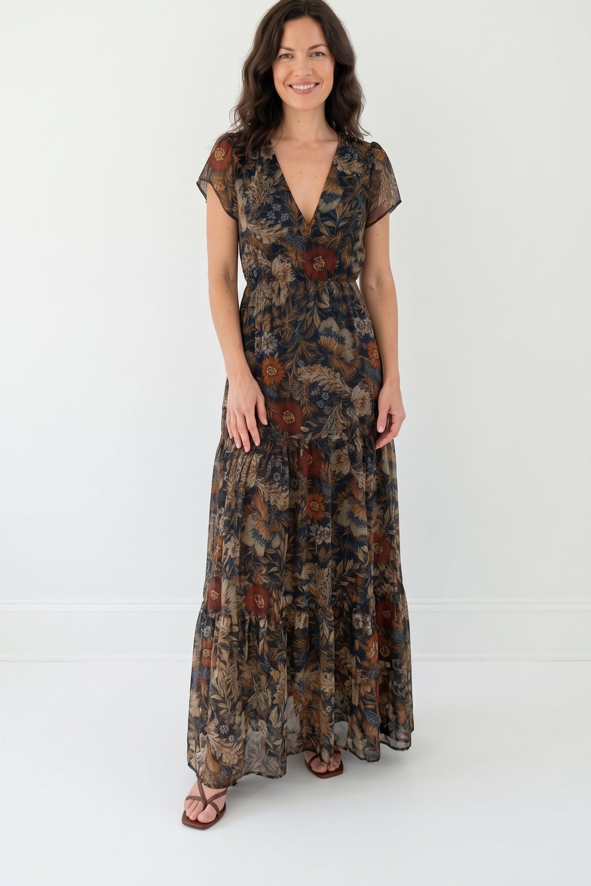 
<img src="https://www.berynea.com/" 
       alt="Black V-Neck Bodycon Midi Dress with Fishtail Hem="lazy" />