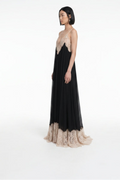 
< img src="https://www.berynea.com/" 
       alt="Women's Black Lace Trim Chiffon Maxi Dress – Deep V Neck Spaghetti Strap Elegant Evening Dress" 
       loading="lazy" />