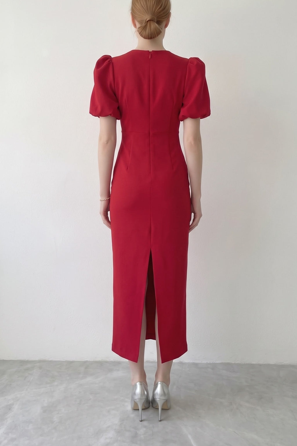 
< img src="https://www.berynea.com/" 
       alt="Red Bow Cutout Bodycon Midi Dress | Puff Sleeve Elegant Party Dress" 
       loading="lazy" />