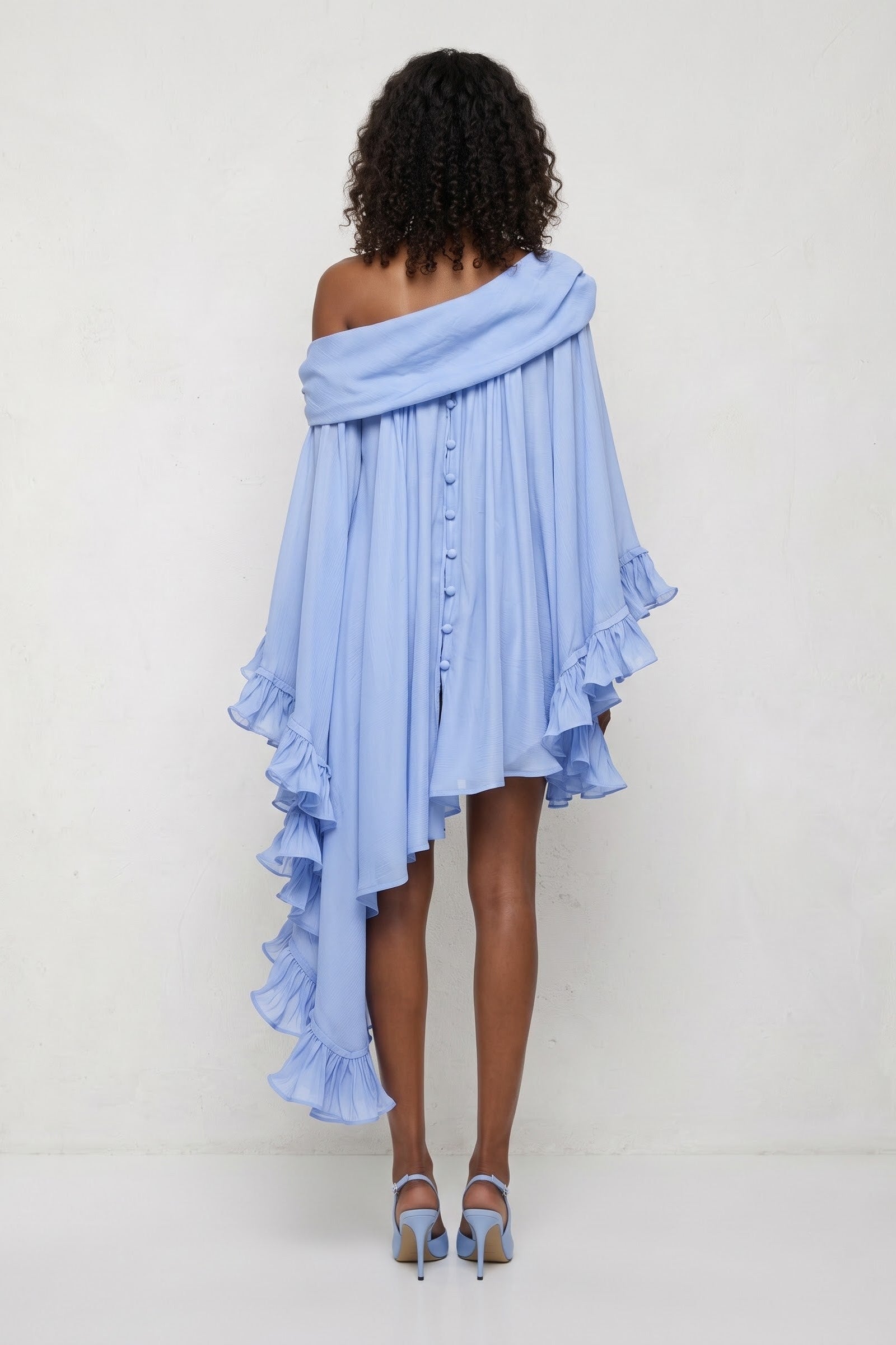 <img src="https://www.beryn-boutique.com/" 
       alt="White Off-Shoulder Long Sleeve Ruffle Top&Mini Dress 、" 
       loading="lazy" />