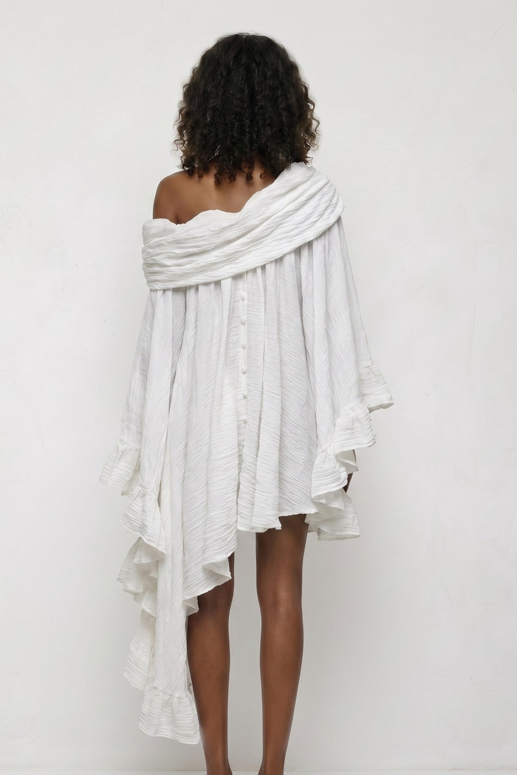 <img src="https://www.beryn-boutique.com/" 
       alt="White Off-Shoulder Long Sleeve Ruffle Top&Mini Dress 、" 
       loading="lazy" />