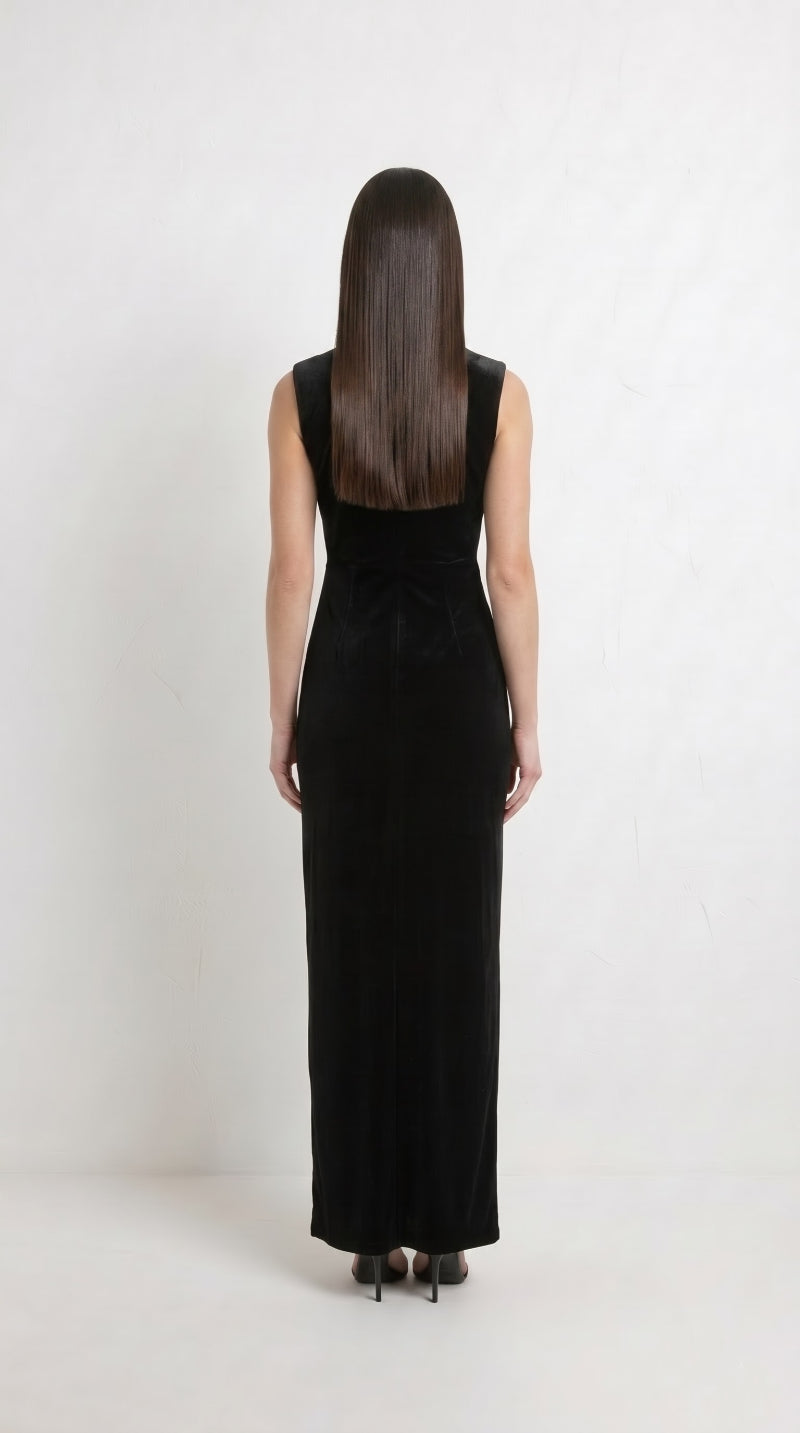 < img src="https://www.berynea.com/" 
       alt="Black Velvet Sleeveless Maxi Dress | Elegant Evening Gown Formal Party | Berynea" 
       loading="lazy" />