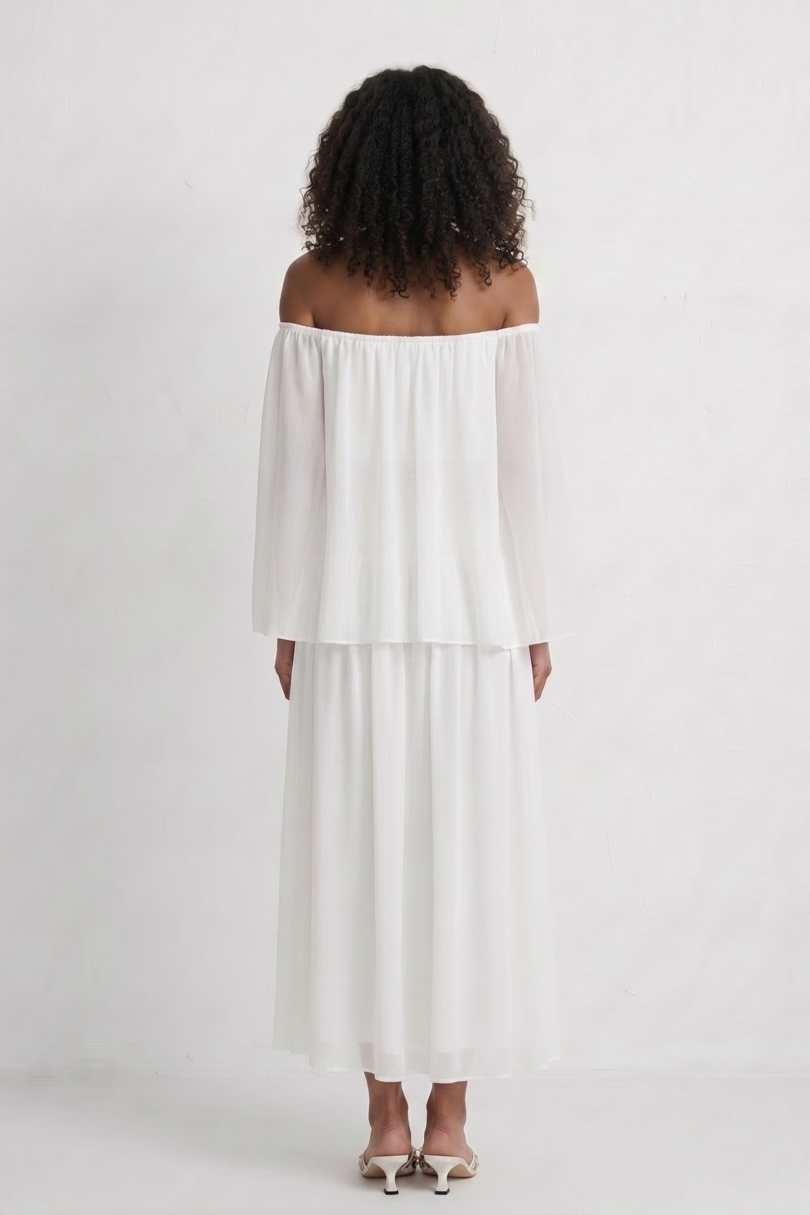 <img src="https://www.beryn-boutique.com/" 
       alt="White Off-Shoulder Long Sleeve Chiffon Maxi Dress | Elegant Bridal Wedding Gown" 
       loading="lazy" />