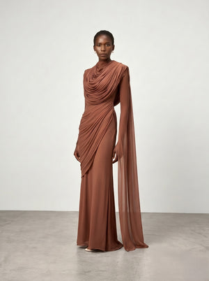 Schokoladenfarbenes elegantes Maxikleid