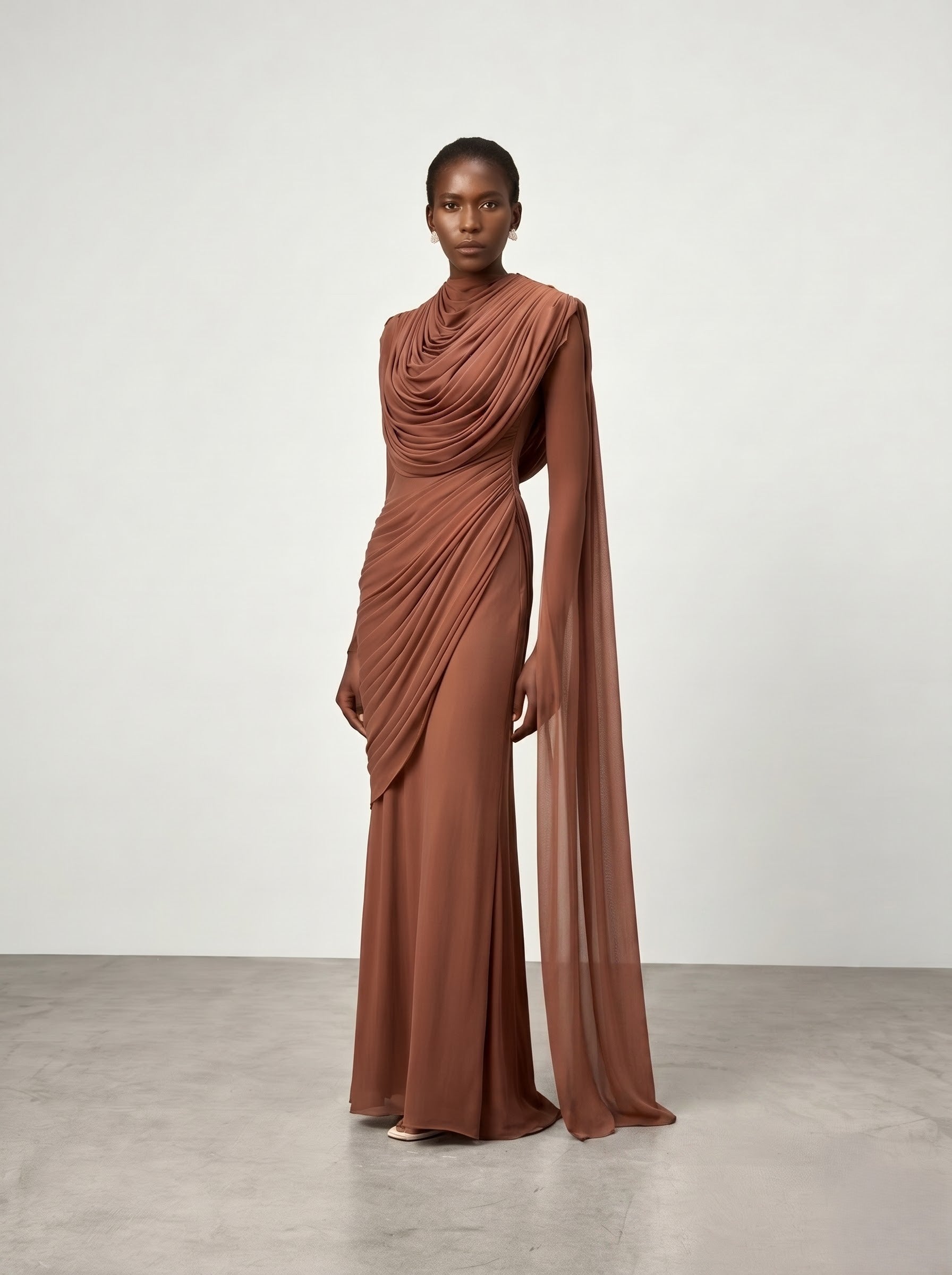 Schokoladenfarbenes elegantes Maxikleid