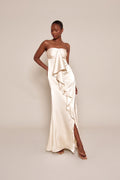 Elegantes trägerloses Maxikleid aus drapiertem Satin