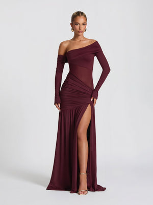 Abendkleid mit hohem Schlitz und Raffungen