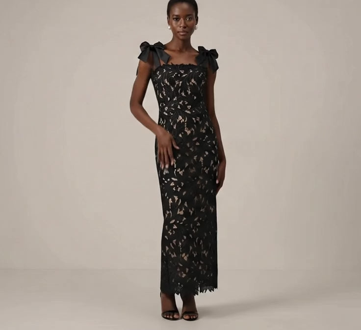 Schwarzes Vintage-Kleid mit Stickerei